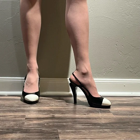 Chanel black patent leather with white cap toe Slingback pumps - Picture 2 of 15